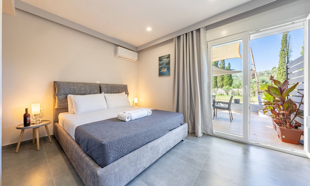 Lefkimmi Apartment | Apartment 'Starry Sky Luxury 2' with Shared Terrace, Wi-Fi and Air Conditioning
