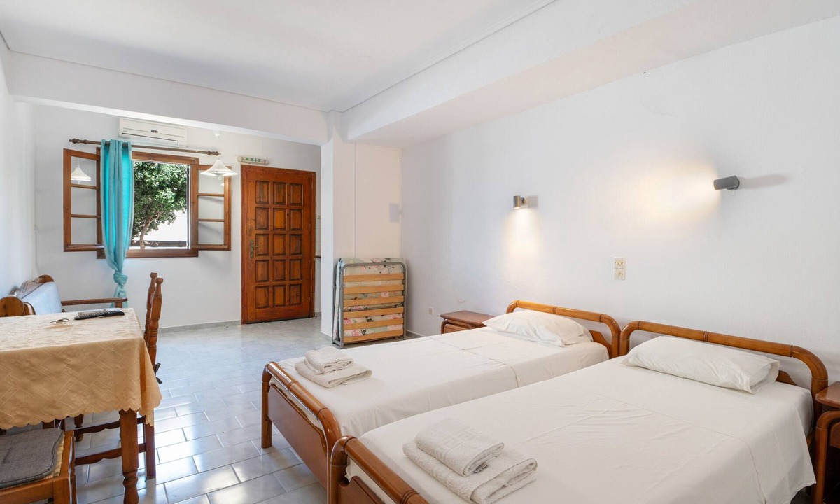 Mpatsi Apartment | Apartment 'Triple Comfort Studio' with Shared Garden and Wi-Fi