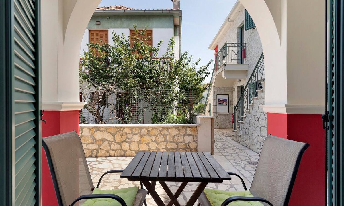 Katomerion Apartment | Appartment 'By The Sea 3' with Private Garden