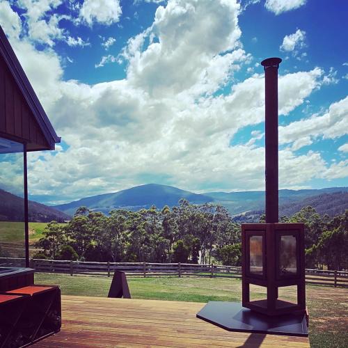 Huon Valley Villa | Appledore - Cabin in the Valley