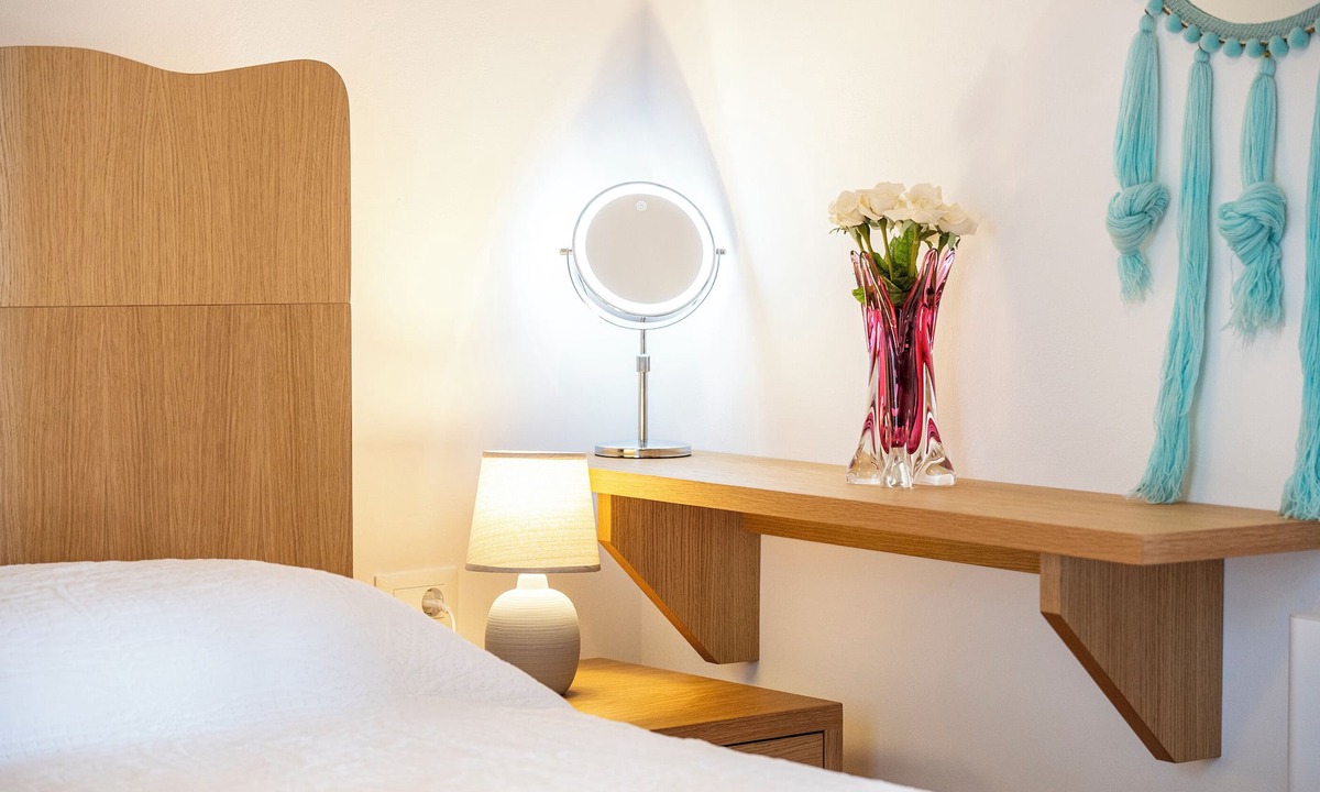 Zia Apartment | Archangel's Nest -Hug -Scenic Hideaway 1-bedroom apartment with WiFi, AC