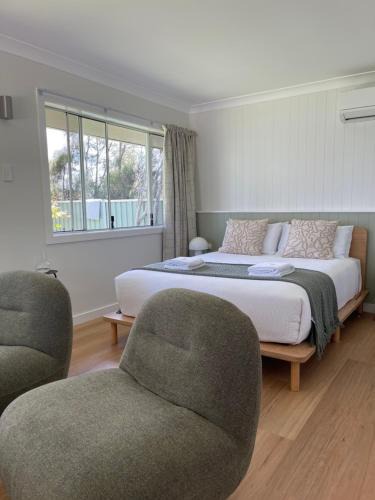 Burrill Lake Hotel | Archy's on the Lake