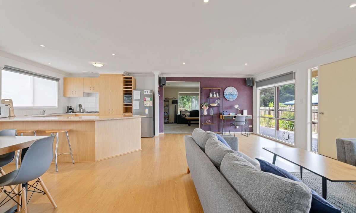 Newhaven House | Area 51 by Ready Set Stay - Close to the Beach & Pet Friendly