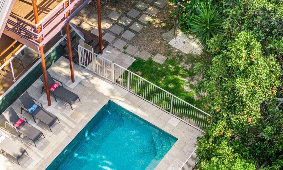 Suffolk Park House | Ariels on the Beach - 4 BR beachfront home w. pool