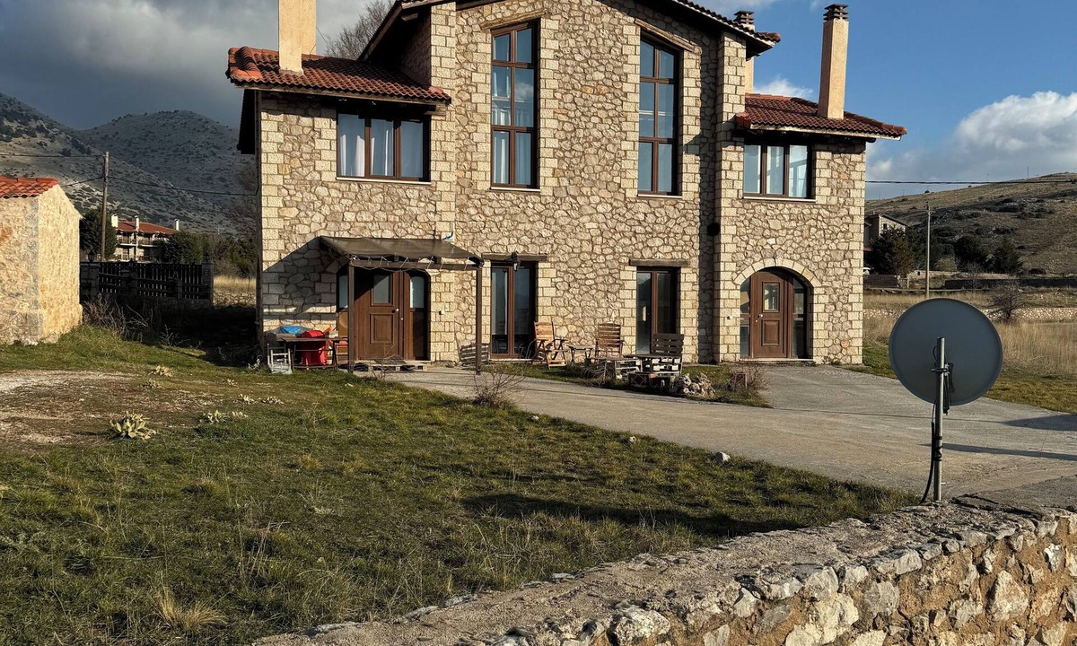 Distomo-Arachova-Antikyra Apartment | Armonia Suites Livadi Arachovas