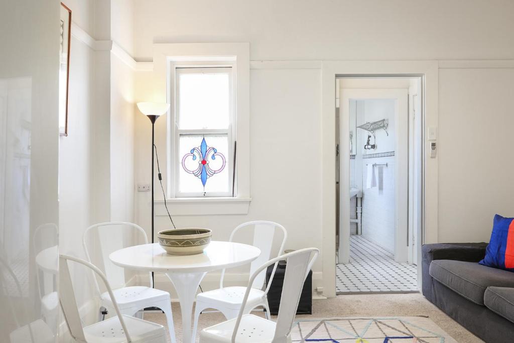 Paddington Apartment | Art Deco Oasis Minutes From the City