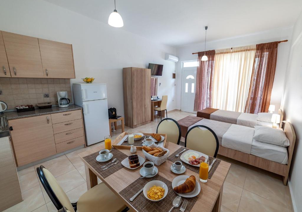 Kallithea Apartment | Artemis Studios - Pool and garden
