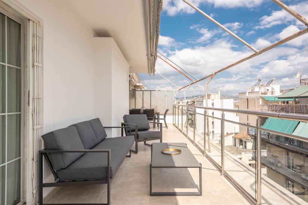 Platia Viktorias Apartment | Athens Del Sol Suite