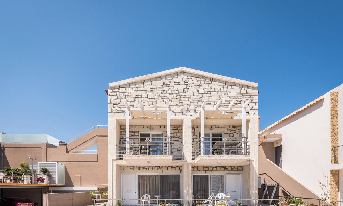 Platanias Town Apartment | Athina Apartments: elegant and affordable maisonettes by the beach