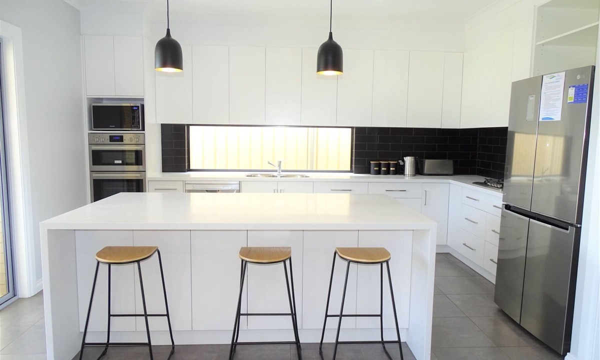 Port Hughes Hotel | Avella House, Port Hughes