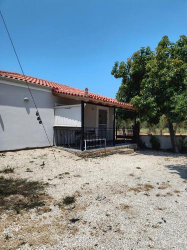 Grizokambos House | Avocado house
