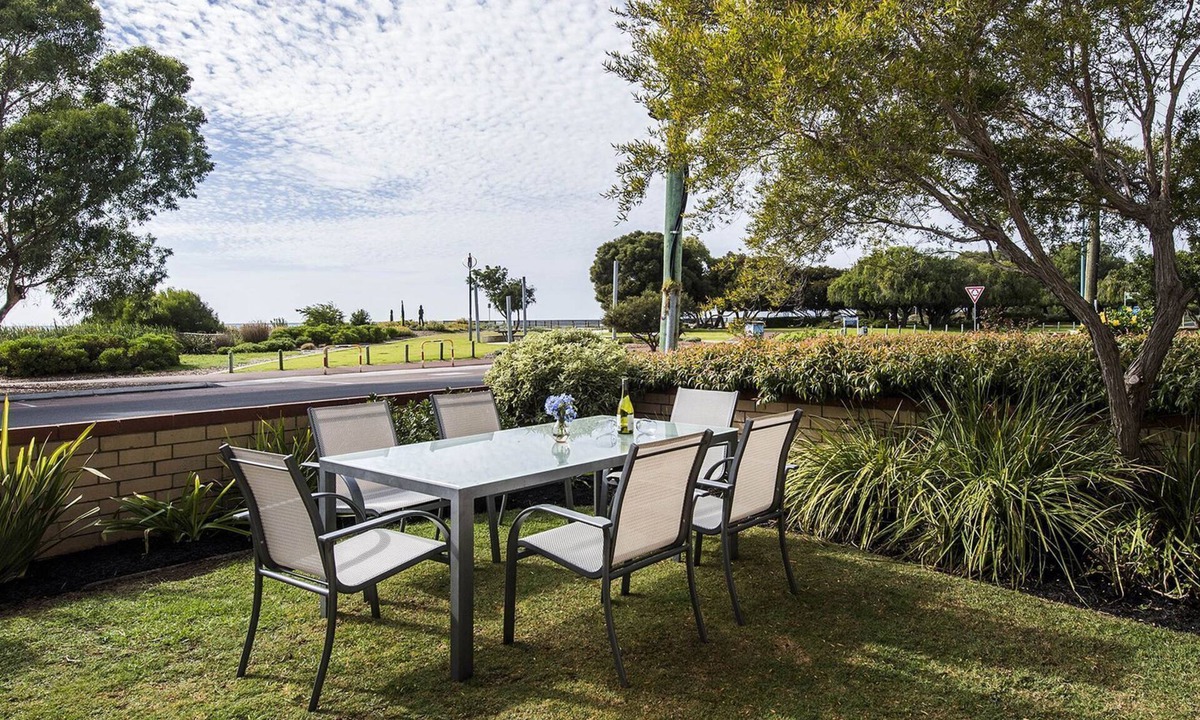 Dunsborough House | Away in the Bay, beachfront panorama, Free WiFi