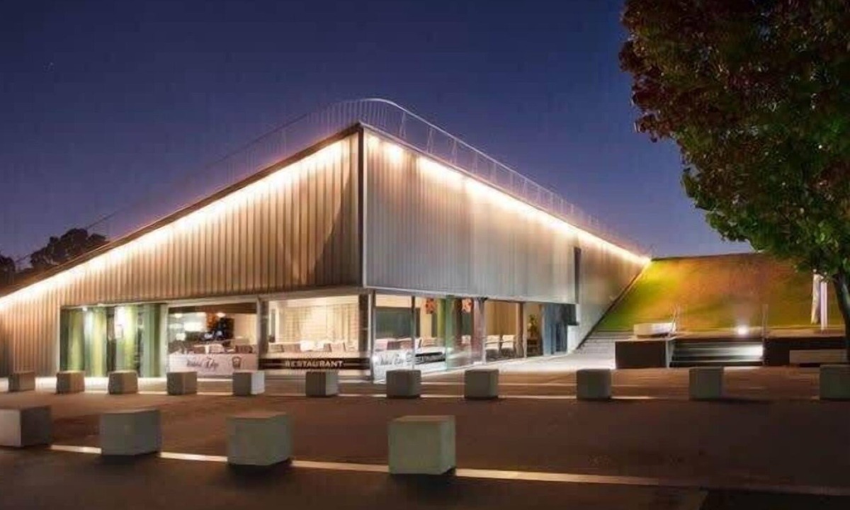 Narrabundah House | Awesome family House & Studio