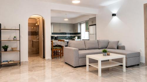 Andros Town Apartment | Azalea Guesthouse