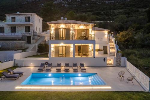 Zola Apartment | aZOLAki Suites