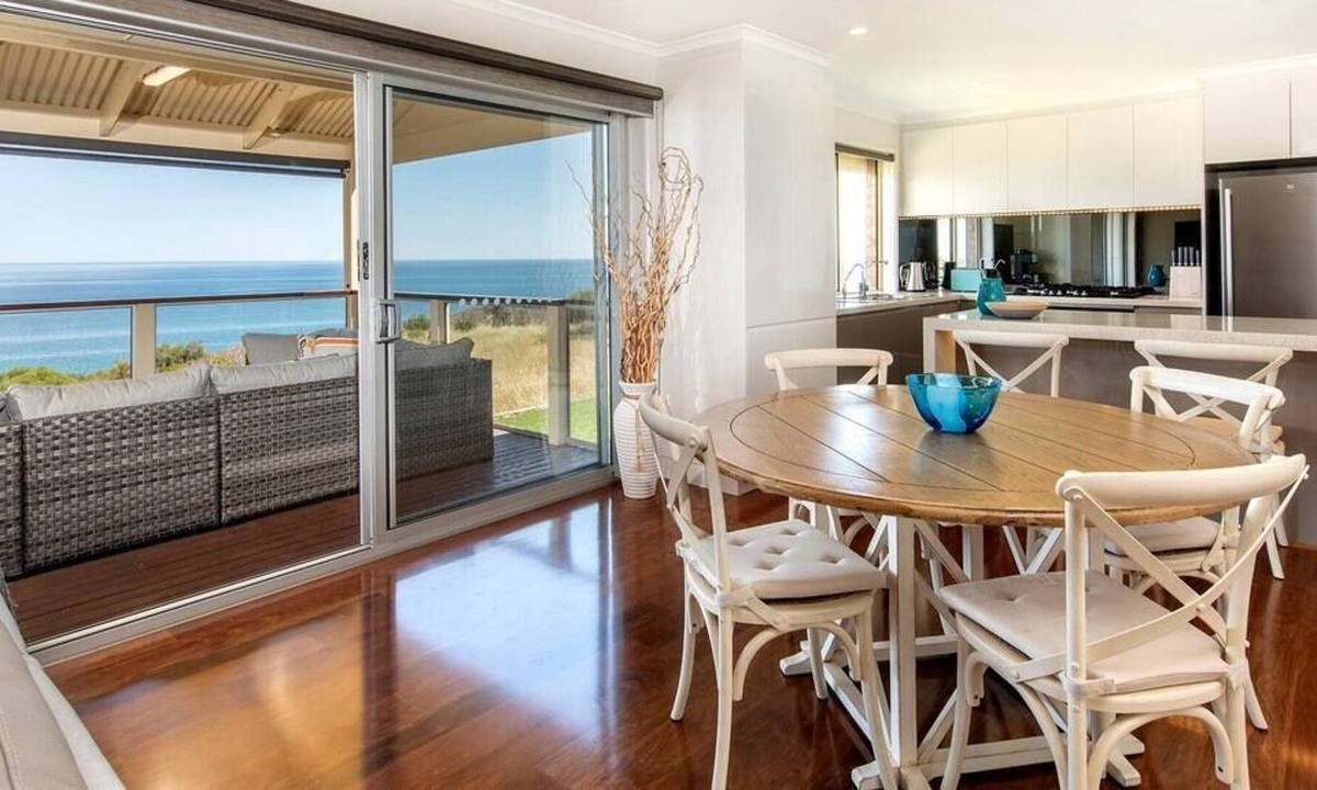 Hallett Cove House | AZUL is a private and beautifully styled getaway