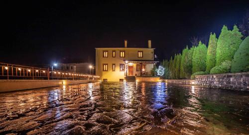 Tsopela House | Bal de neige-ΧΟΡΟΣ ΤΟΥ ΧΙΟΝΙΑ