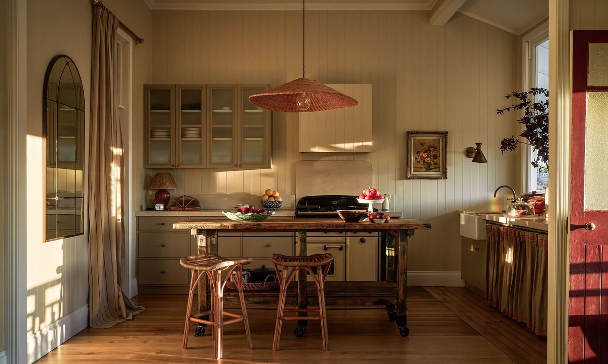 Ballandean Other | Ballandean Lodge -110-year-old grand Queenslander set on a 6 acre olive grove.
