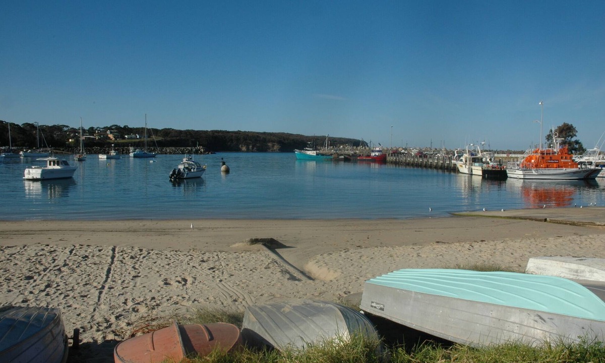 Burrill Lake House | Balmoral is a comfortable and spacious 2 bedroom cottage at Burrill Lake