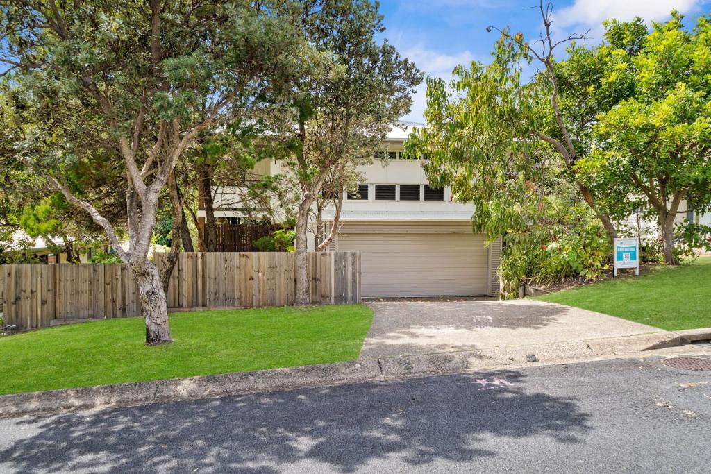 Point Lookout House | Banksia Beach House by Discover Stradbroke