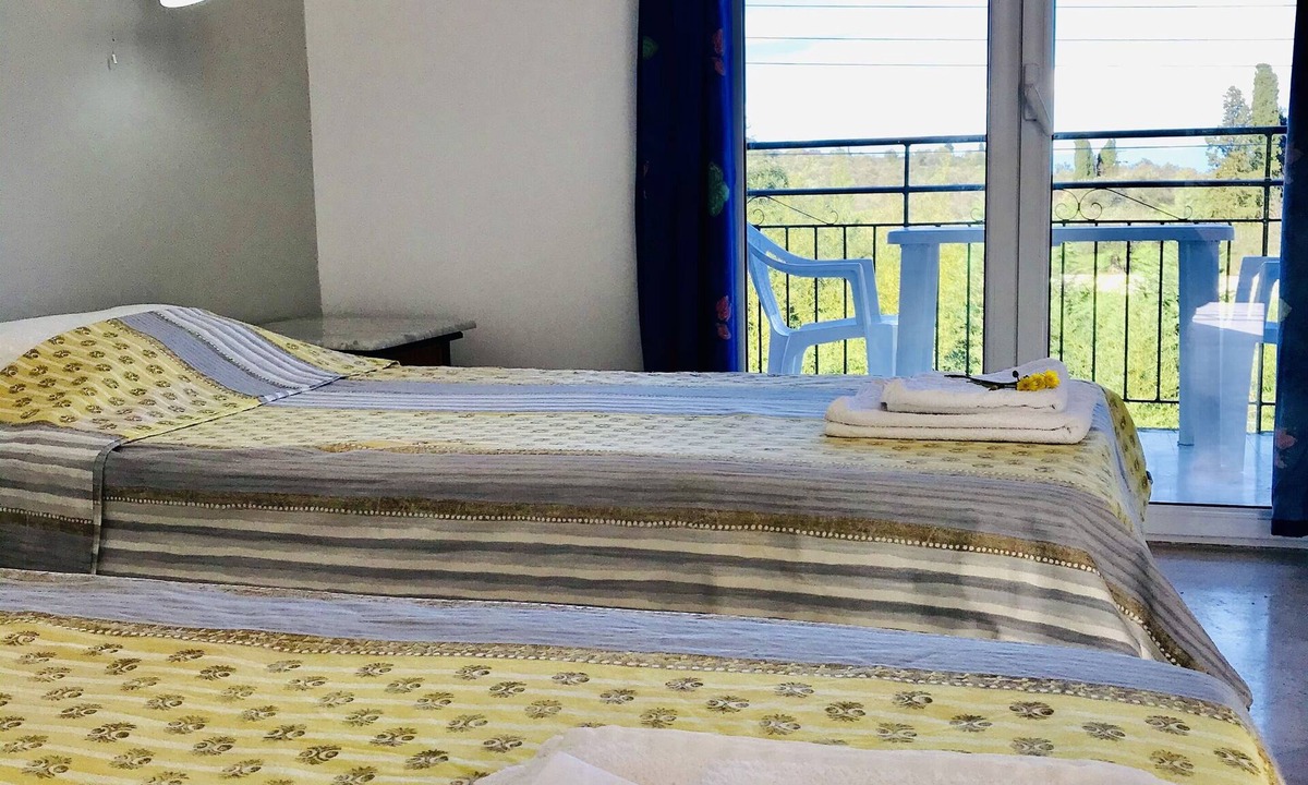 Roda Apartment | Banos Apartment with 2 rooms and swimming pool