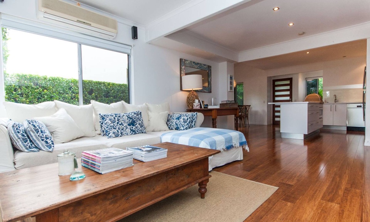 Noosaville House | Barbados Noosa - Walk to Noosa River, Shops, Cafes
