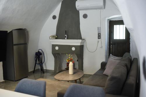 East Mani House | Basil Tree Stonehouse