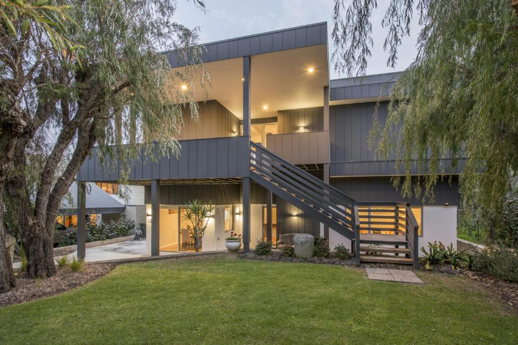 Dunsborough House | Bay View Retreat