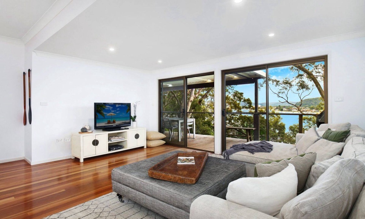 Pretty Beach House | Bayside Retreat by HolidayCo.
