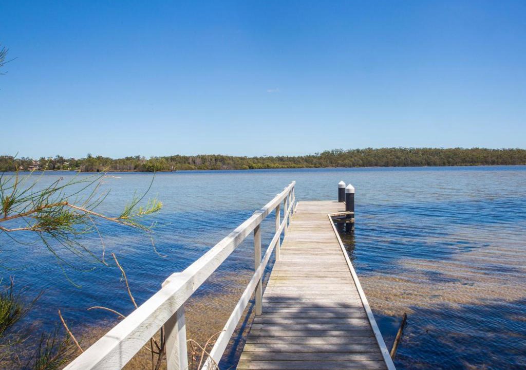 Erowal Bay House | Bayview I Absolute Waterfront with Jetty I 5 Mins to Hyams Beach