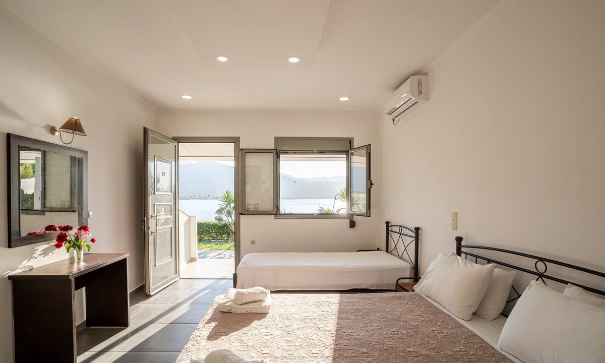 Alikanas House | Beach House Apartment By The Sea 2 with Sea View, Wi-Fi & Air Conditioning