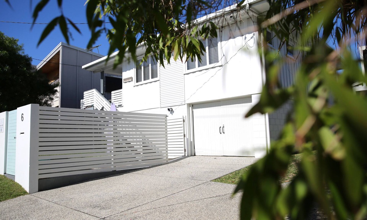 Moffat Beach House | Beach House @ Moffat ~ 100m walk to beach