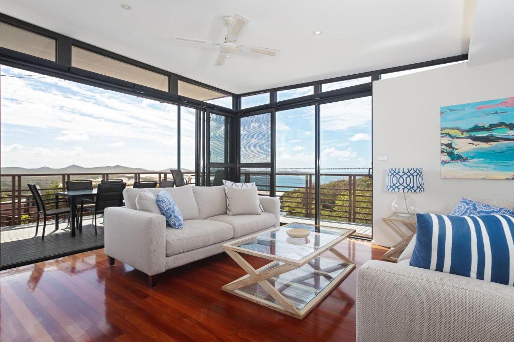 Boat Harbour House | 'Beach View At One Mile', 8/26 One Mile Close - infinity complex pool & WIFI