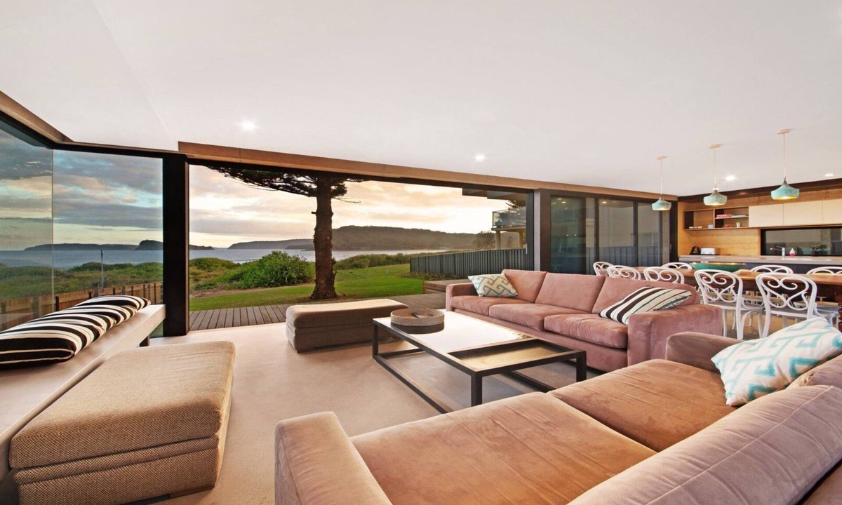 Umina Beach House | Beachfront accommodation, stroll to shops