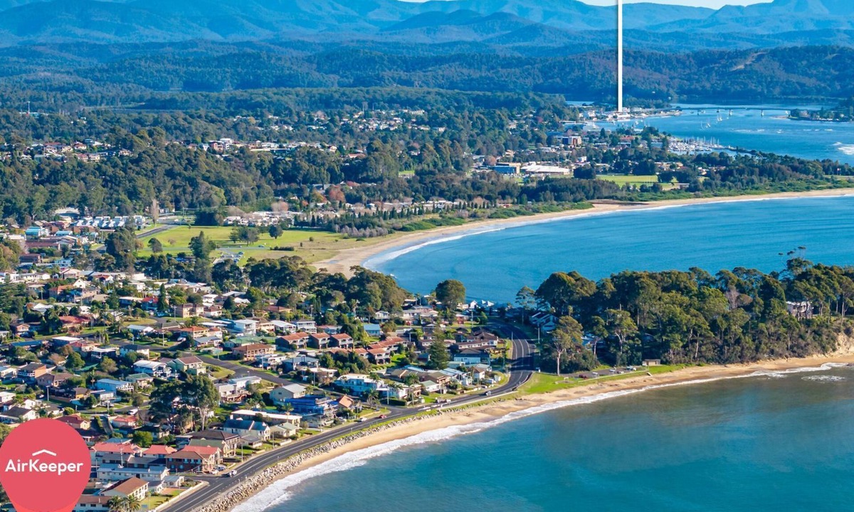 Batehaven House | Beachfront Escape Relaxing Getaway in Batehaven