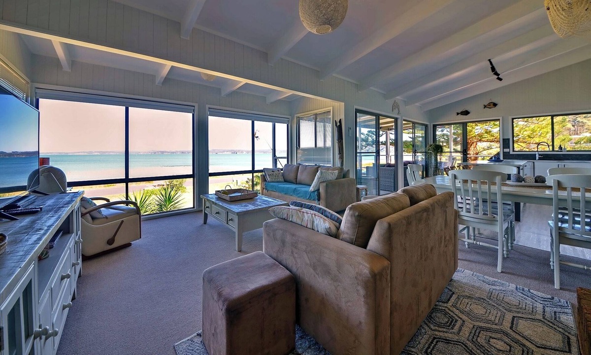 Long Beach House | Beachfront Home relax and enjoy paradise 14day rental discounts