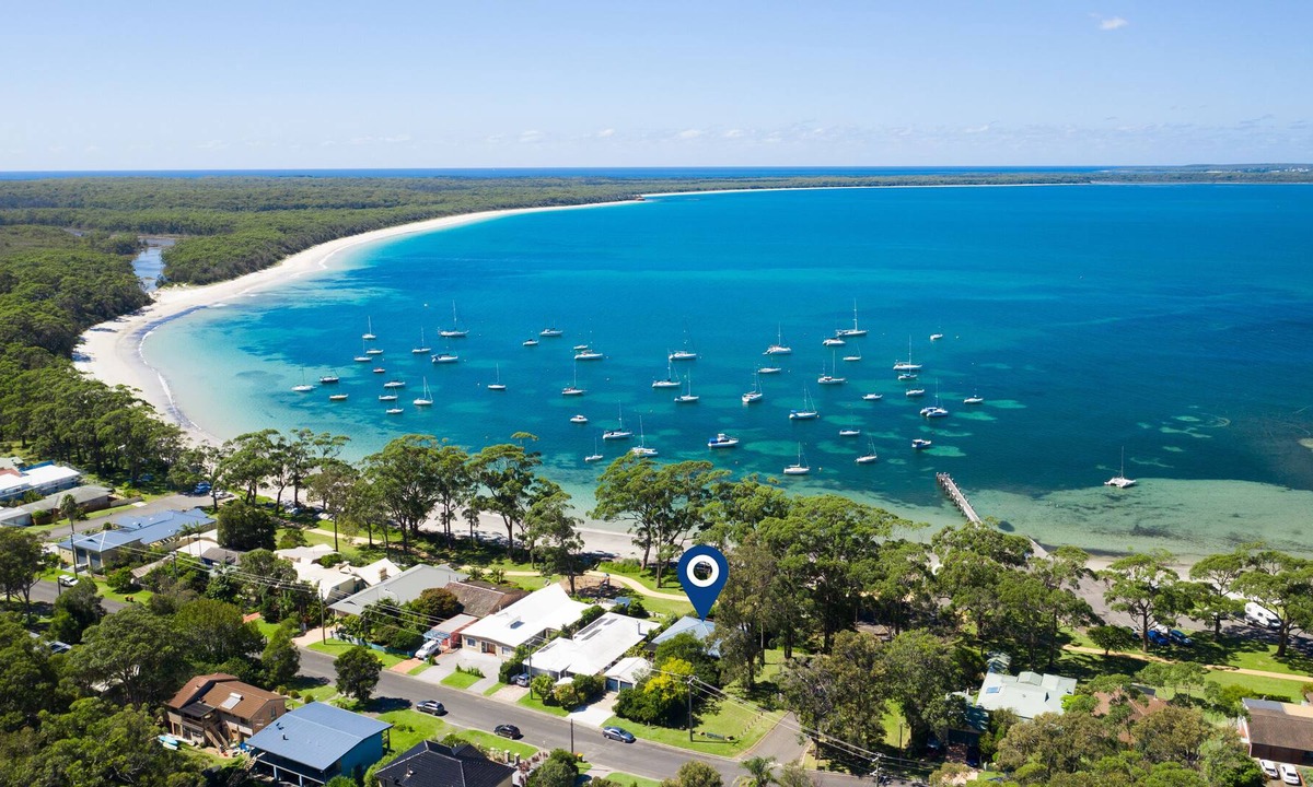 Callala Bay House | BEACHFRONT HOUSE DUCTED AC WIFI 2 SMART TVS PETS WELCOME