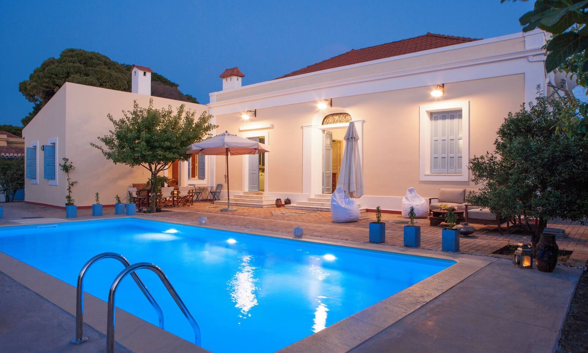 Ixia Villa | Beachfront, Pool, 1920s Chic- Live in Style: Pyrgo Villa