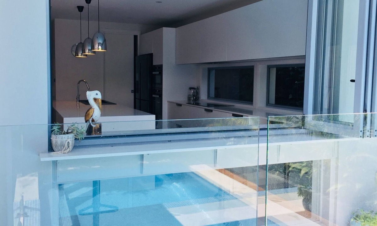 North Curl Curl Apartment | Beachfront retreat in North Curl Curl, heated pool and 100 m from beach.