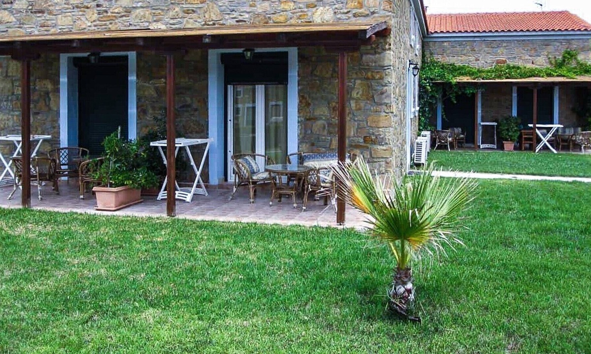 Myrina Apartment | Beachfront Stone Maisonettes