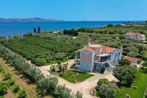 Kougaiika House | Beachfront Villa Samantha's Paradise