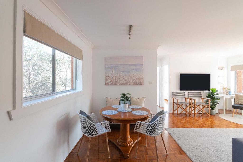 Clovelly Apartment | Beachside Clovelly Living w Parking 50m to Beach