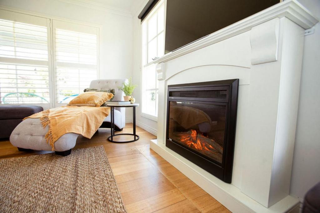 North Shore House | Beachside Getaway Bay Views North Shore VIC Sleeps 12 Free Wifi