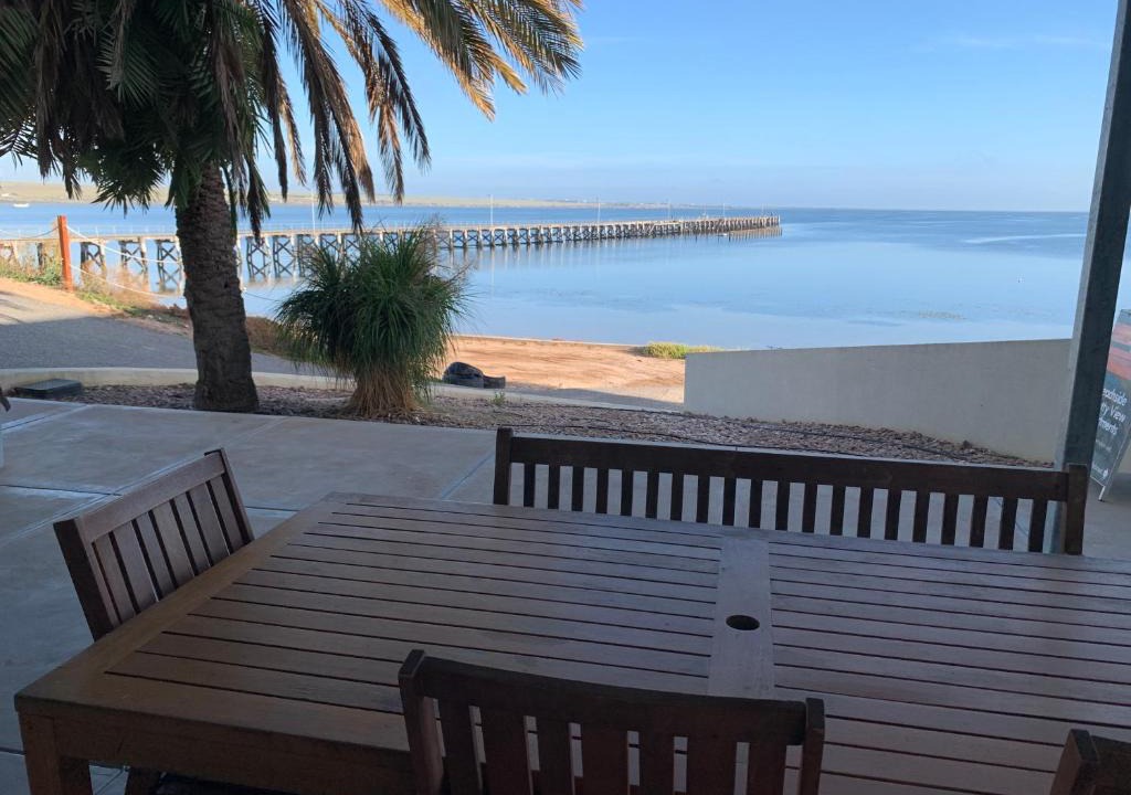 Ripon Apartment | Beachside & Jetty View Apartment 6 - Captain's Apt