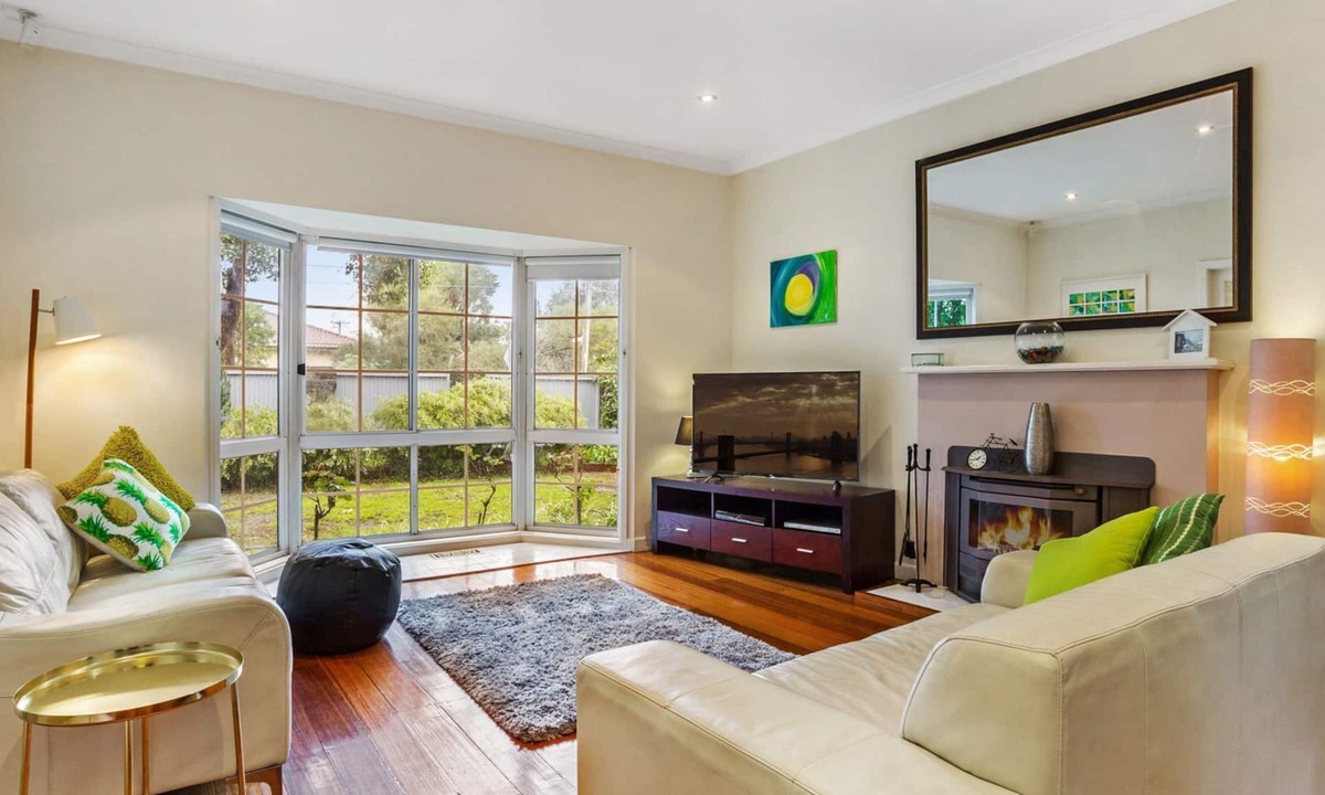 Beaumaris House | BeauBay Beaumaris House Lifestyle beach location. Private pool, garden. 4 bed