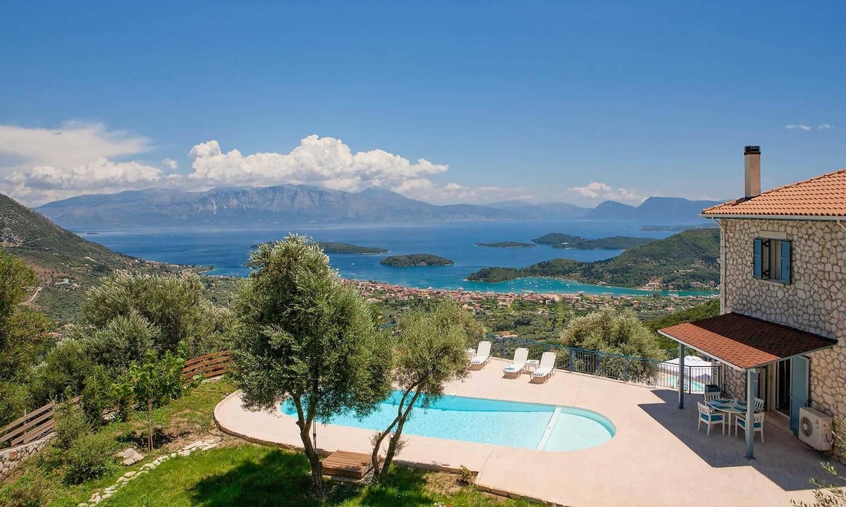 Lefkas Villa | Beautiful 2 bed villa with great views.