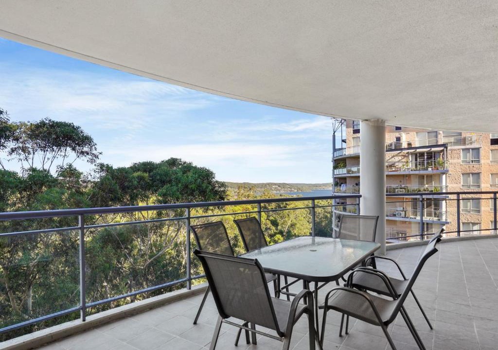 Gosford Apartment | Beautiful Family Retreat with Large Balcony & Pool