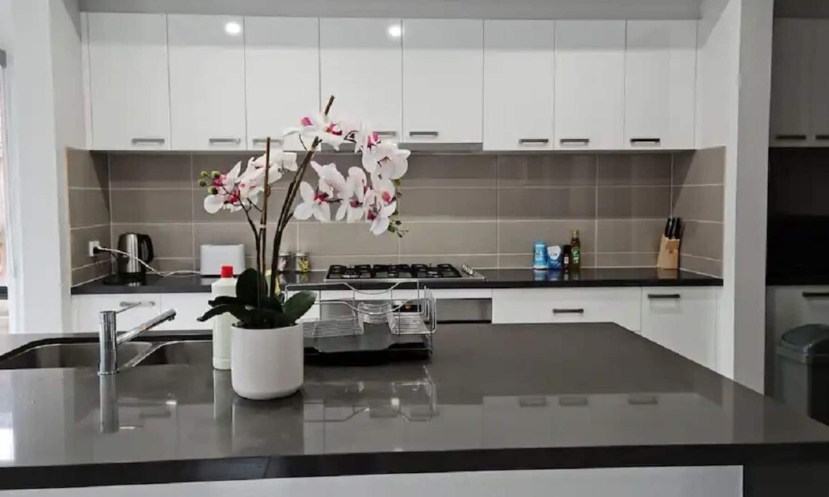 Clyde House | Beautiful Spacious 5 Bedroom Home in Clyde