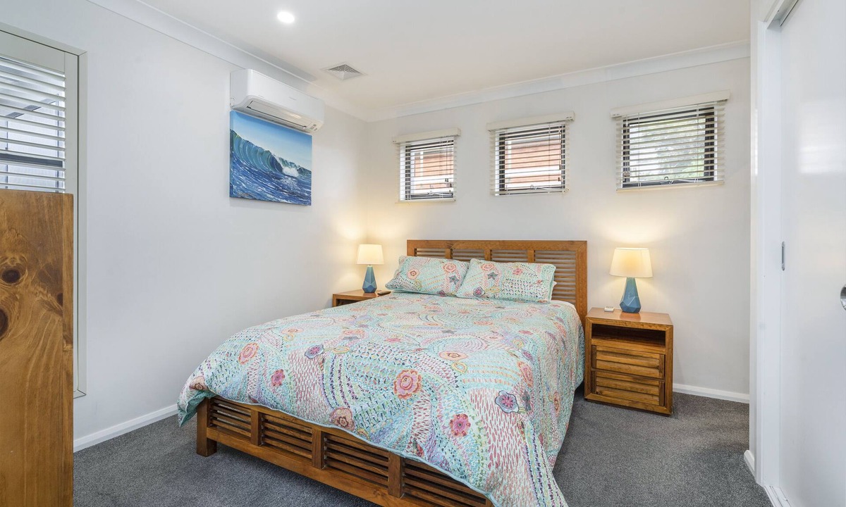 South West Rocks House | Beautifully furnished Townhouse close to town with air conditioning in.