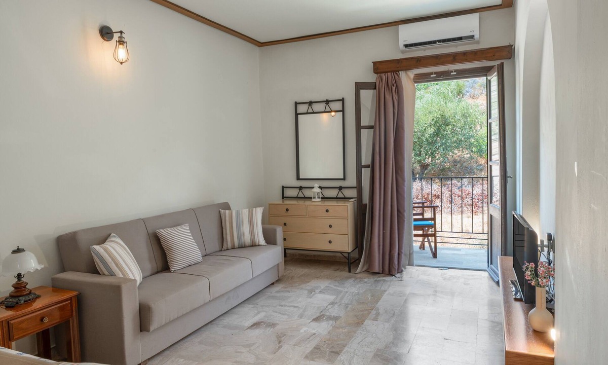 Telendos Bed & Breakfast | Bed and Breakfast 'Hotel Suite No 7' with Sea View, Wi-Fi and Air Conditioning